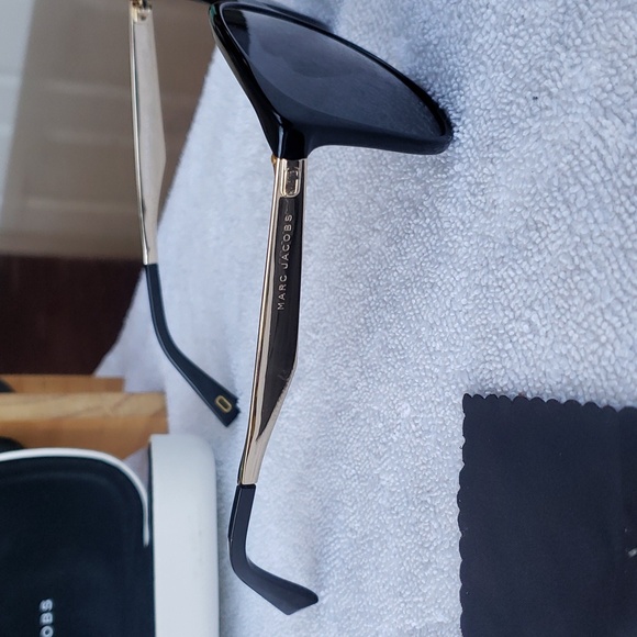 Marc Jacob's sunglasses 🕶 😎 😍 🔥 - Picture 10 of 16
